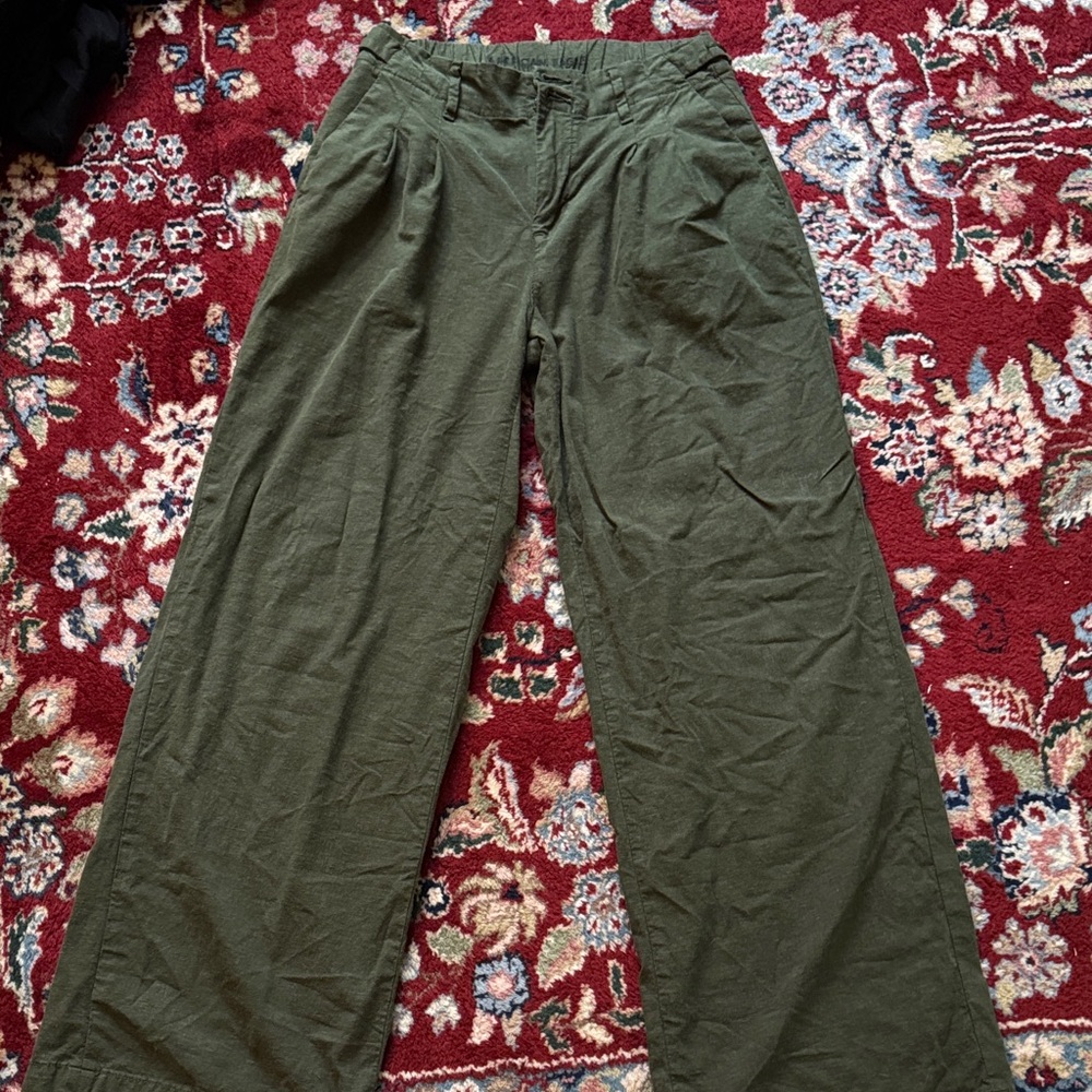 American Eagle Outfitters Women's Olive Chinos
